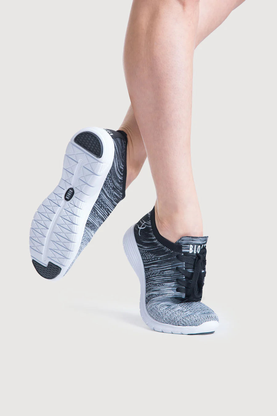 S0926L Omnia Lifestyle Dance Sneaker - Black/White