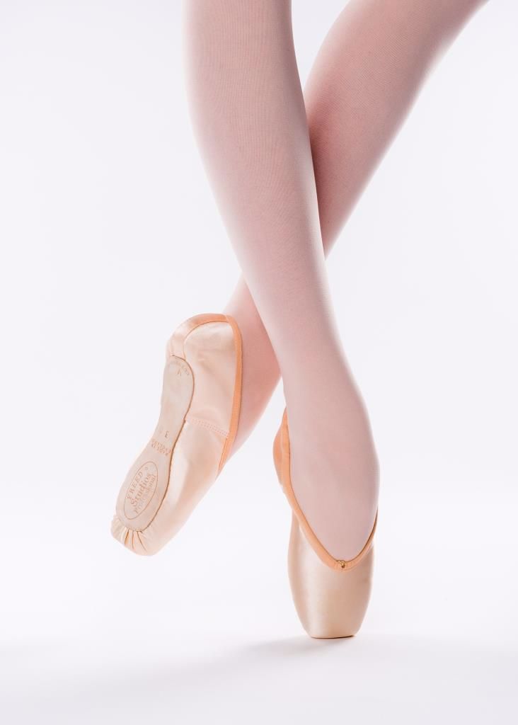 Studio Pro Pointe Shoe - Round Cut - Standard